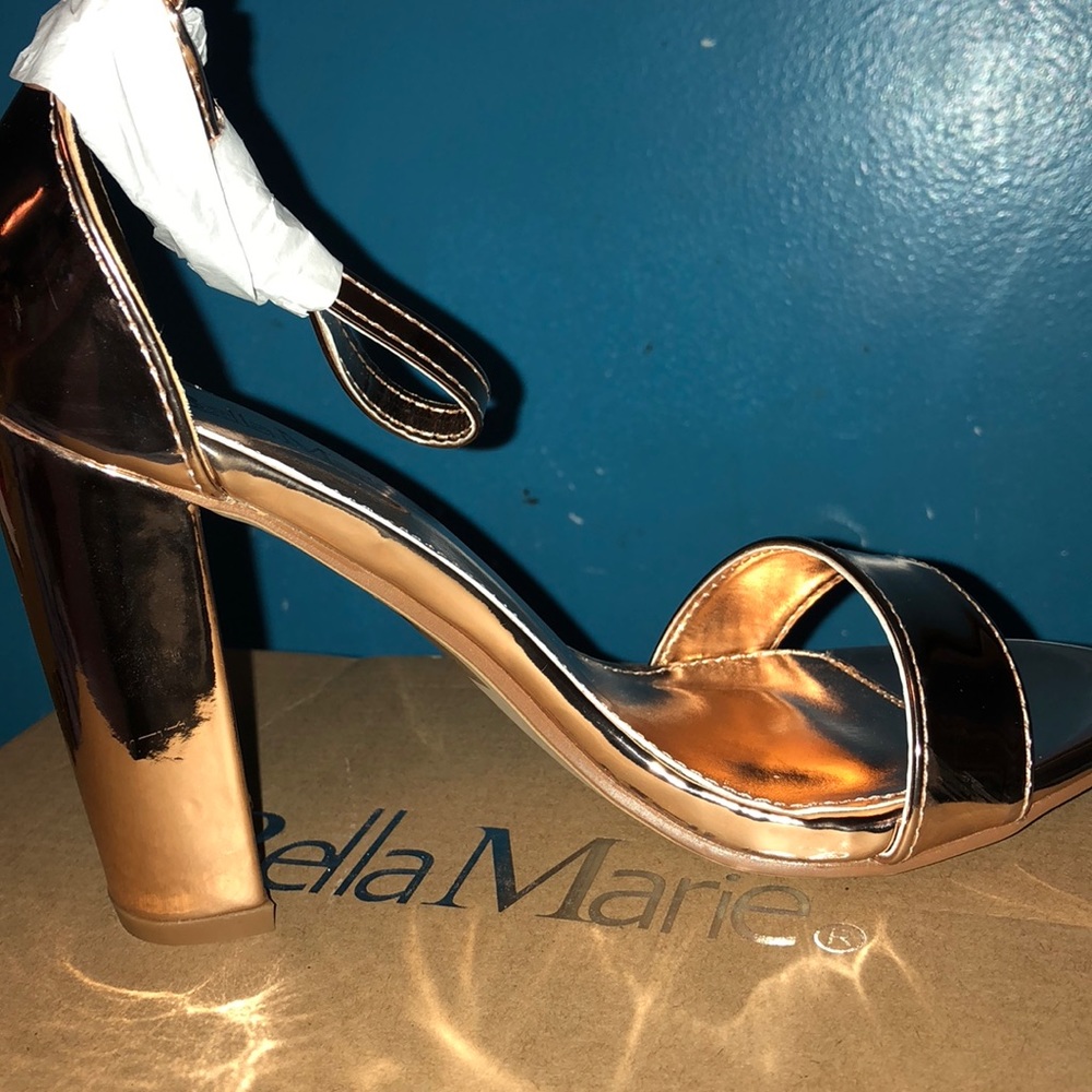 Rose gold open toe chunky heel sz7